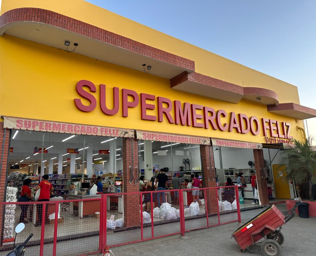 Corredores do Supermercado Feliz